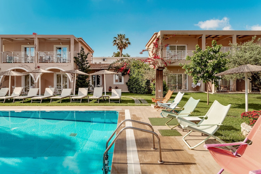 Aeolos Boutique Hotel & Suites — Swimming pool in Kalamaki (Zakynthos), Ionian Islands