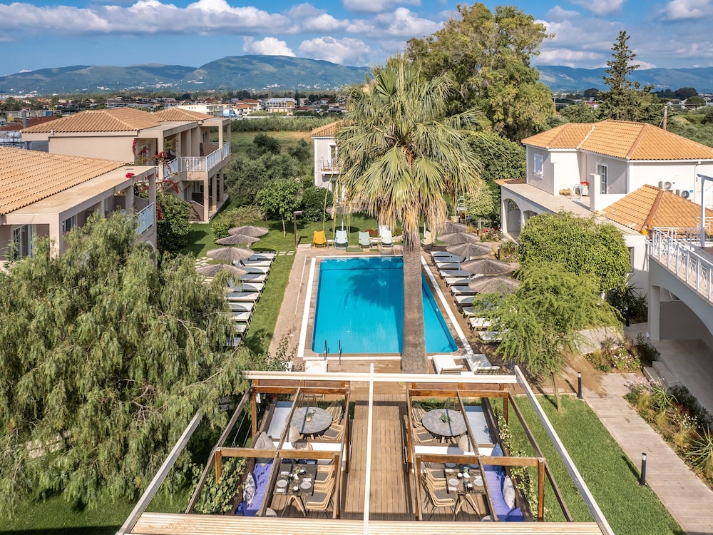 Aeolos Boutique Hotel & Suites — Swimming pool in Kalamaki (Zakynthos), Ionian Islands