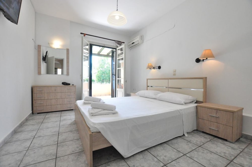 Acharavi Garden — Hotel rooms in Acharavi, Ionian Islands