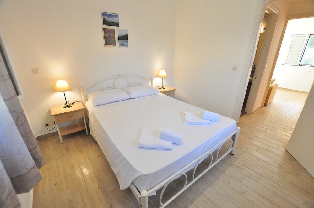 Acharavi Garden — Hotel rooms in Acharavi, Ionian Islands