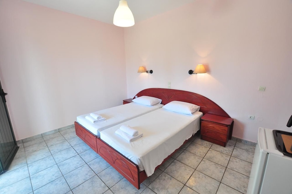 Acharavi Garden — Hotel rooms in Acharavi, Ionian Islands