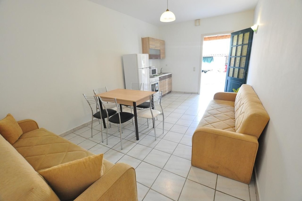 Acharavi Garden — Hotel rooms in Acharavi, Ionian Islands