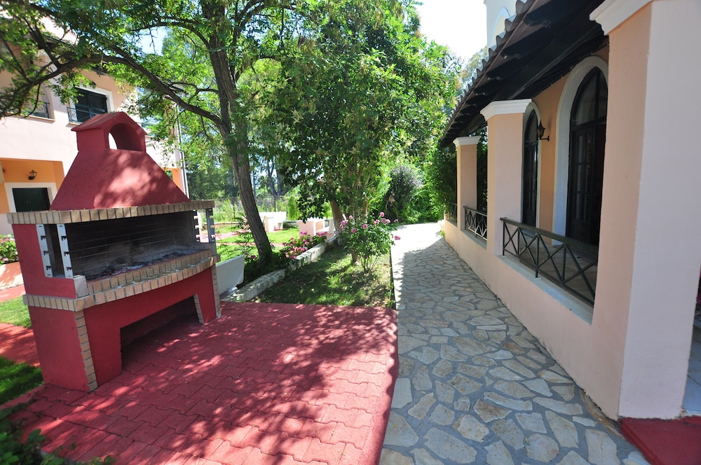 Acharavi Garden — Hotel building in Acharavi, Ionian Islands