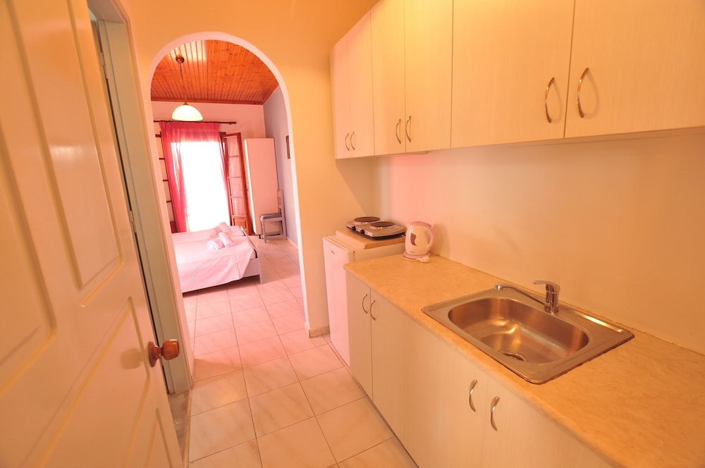 Acharavi Garden — Hotel rooms in Acharavi, Ionian Islands