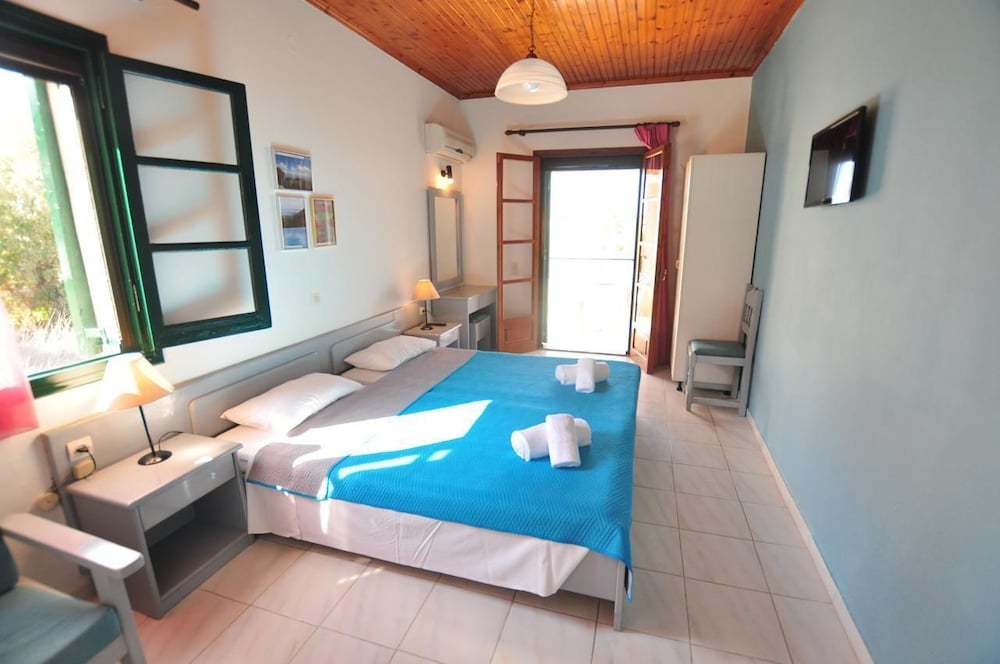 Acharavi Garden — Hotel rooms in Acharavi, Ionian Islands