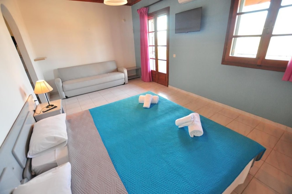 Acharavi Garden — Hotel rooms in Acharavi, Ionian Islands