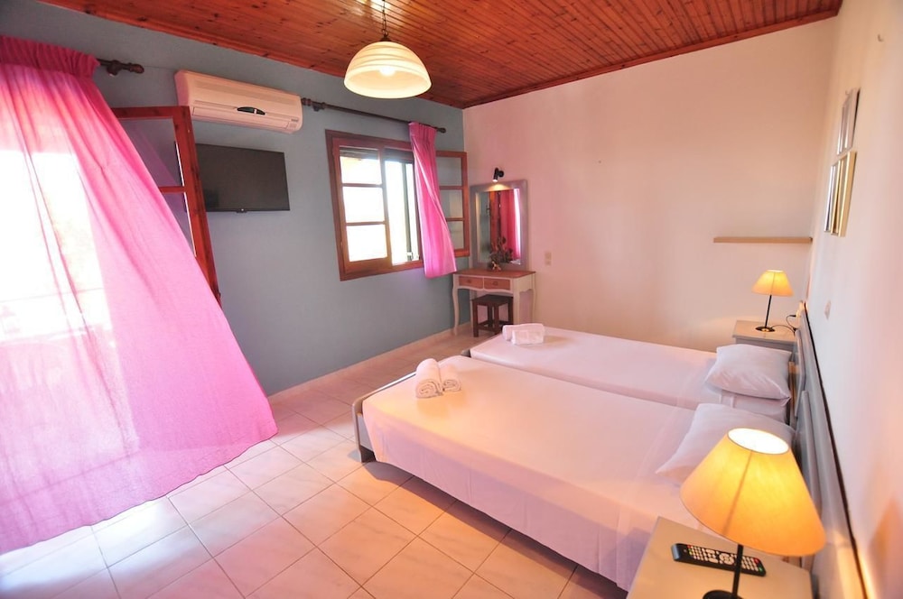 Acharavi Garden — Hotel rooms in Acharavi, Ionian Islands