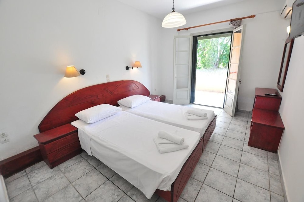 Acharavi Garden — Hotel rooms in Acharavi, Ionian Islands
