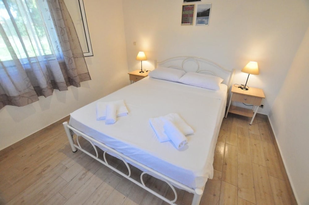 Acharavi Garden — Hotel rooms in Acharavi, Ionian Islands