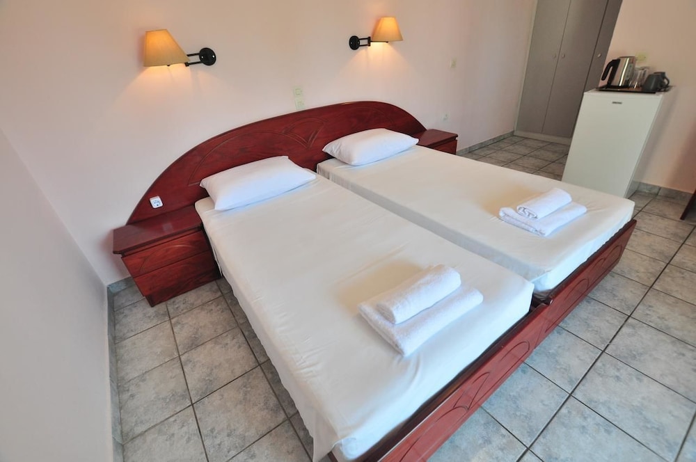 Acharavi Garden — Hotel rooms in Acharavi, Ionian Islands