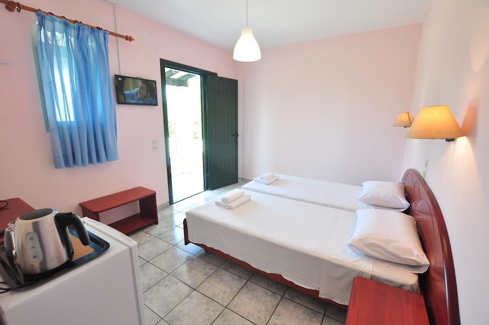 Acharavi Garden — Hotel rooms in Acharavi, Ionian Islands