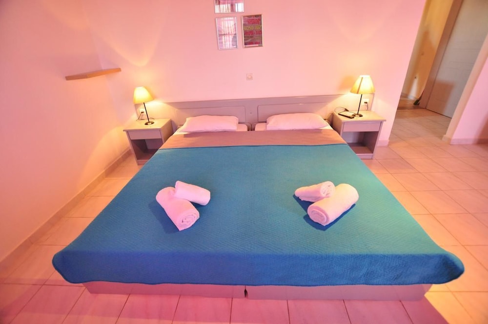 Acharavi Garden — Hotel rooms in Acharavi, Ionian Islands