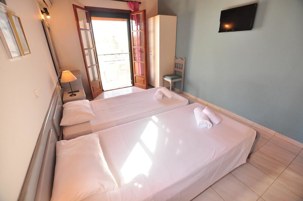 Acharavi Garden — Hotel rooms in Acharavi, Ionian Islands