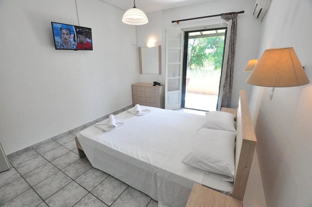 Acharavi Garden — Hotel rooms in Acharavi, Ionian Islands