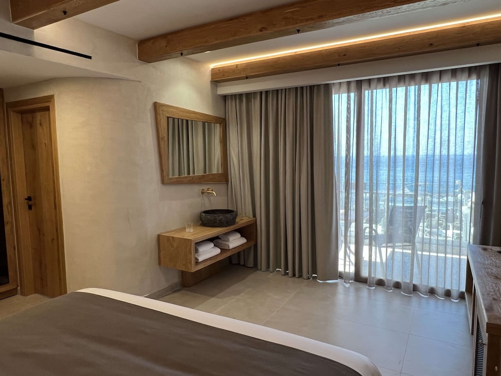 The Noverian Antama Organic Beach Resort Chania with Outdoor Heated Pool — Hotel rooms in Chania