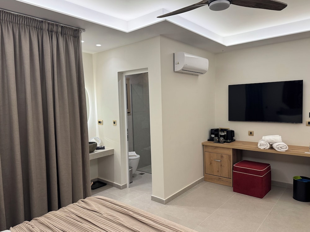 The Noverian Antama Organic Beach Resort Chania with Outdoor Heated Pool — Hotel rooms in Chania