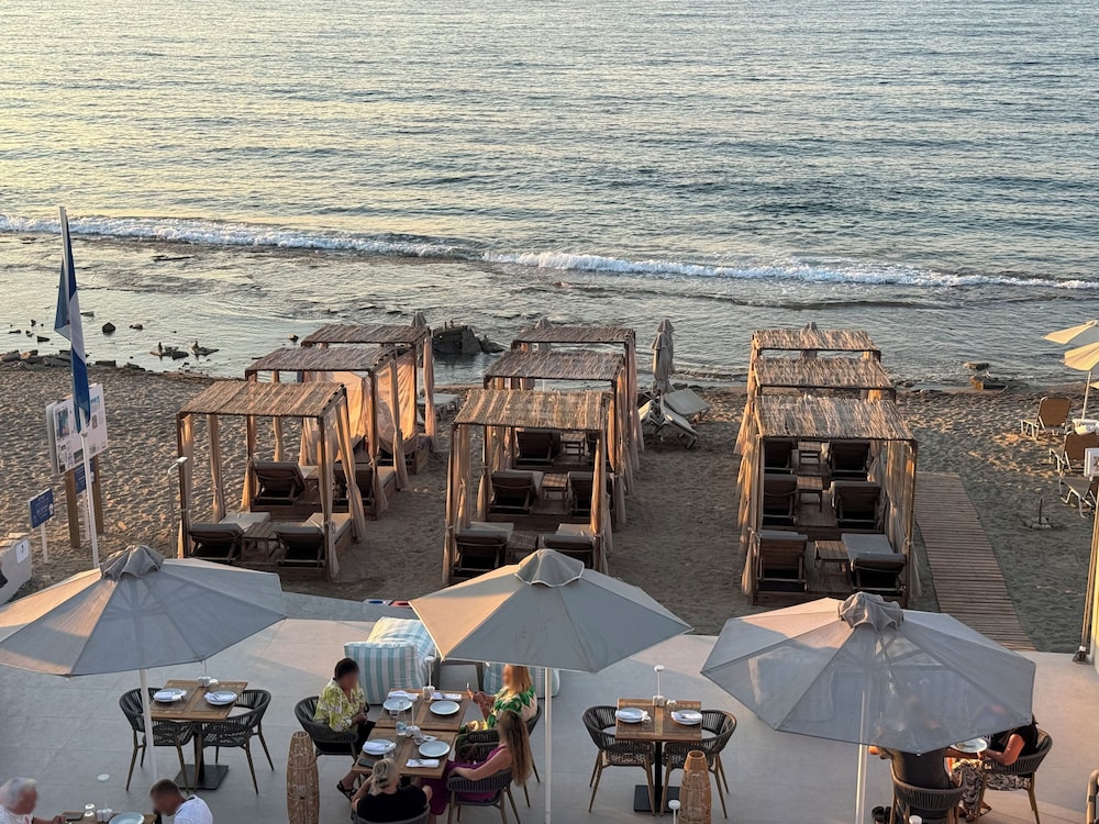 The Noverian Antama Organic Beach Resort Chania with Outdoor Heated Pool — Restaurant & bars in Chania