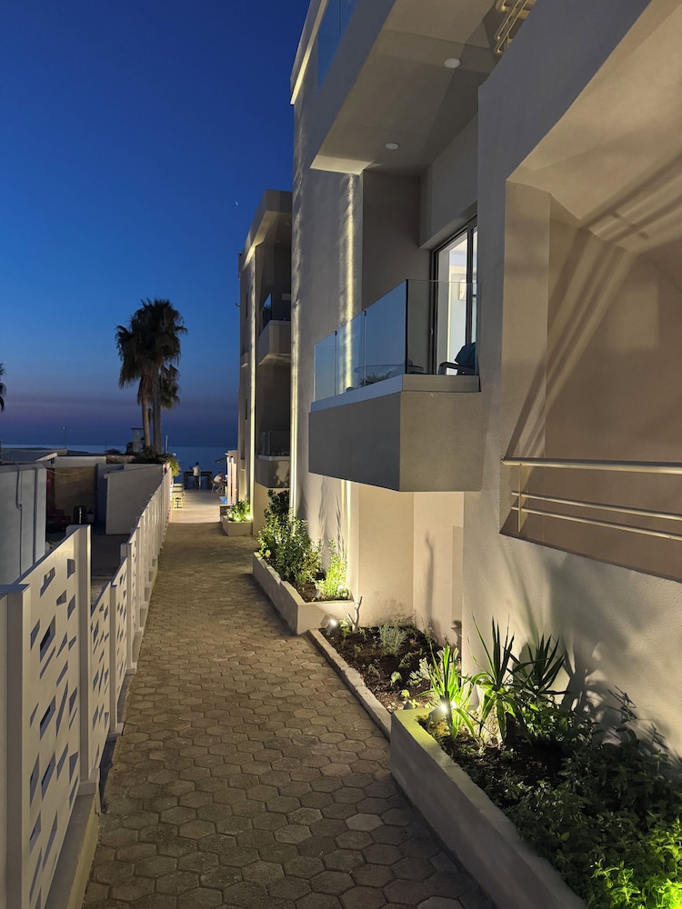 The Noverian Antama Organic Beach Resort Chania with Outdoor Heated Pool — Hotel building in Chania
