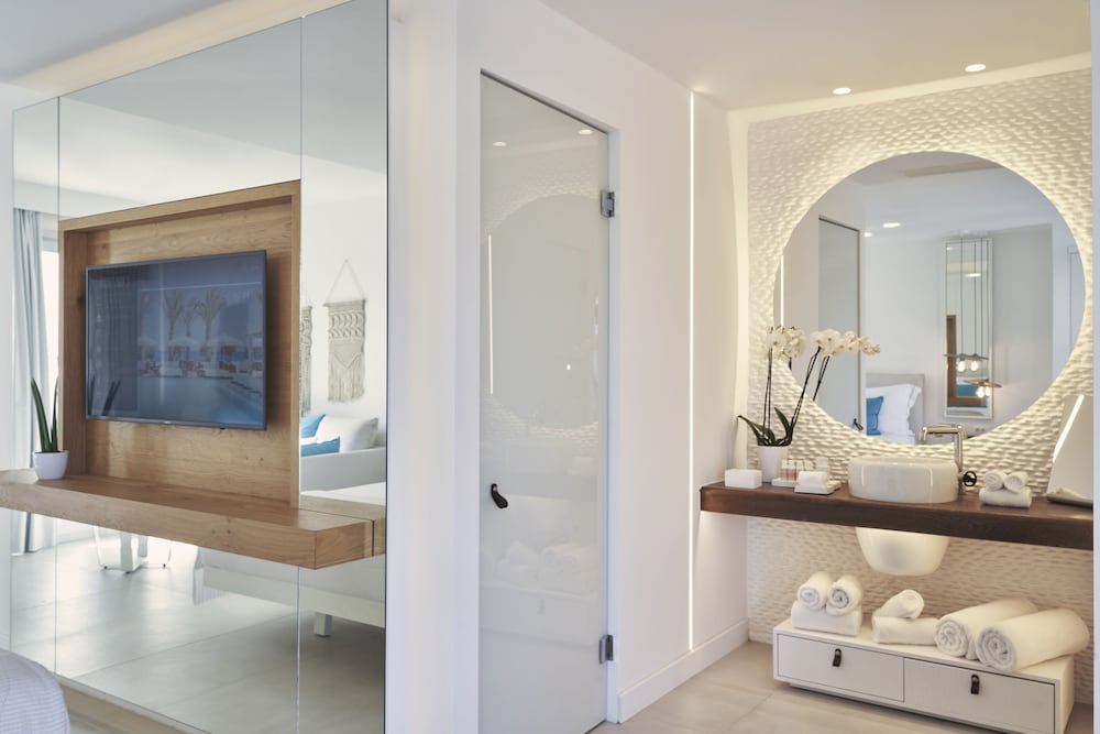 Nikki Beach Resort & Spa Santorini — Hotel rooms in Kamari, South Aegean