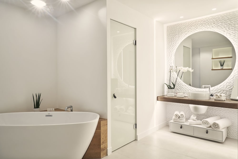 Nikki Beach Resort & Spa Santorini — Hotel rooms in Kamari, South Aegean
