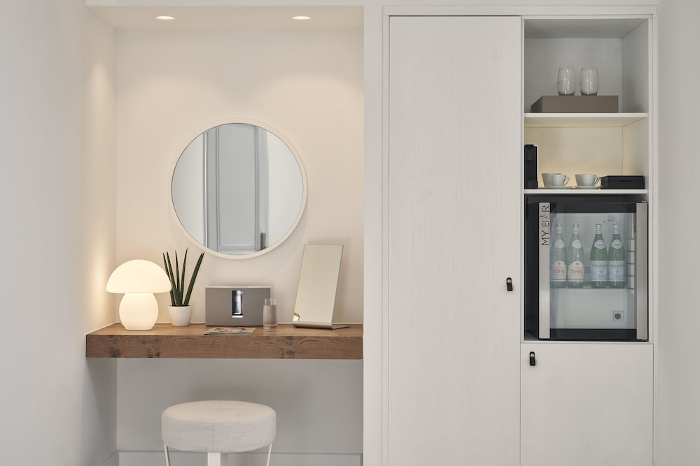 Nikki Beach Resort & Spa Santorini — Hotel rooms in Kamari, South Aegean