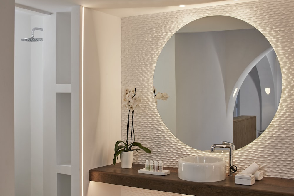Nikki Beach Resort & Spa Santorini — Hotel rooms in Kamari, South Aegean