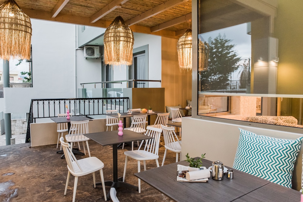 Sunshine Boutique Hotel — Restaurant & bars in Malia