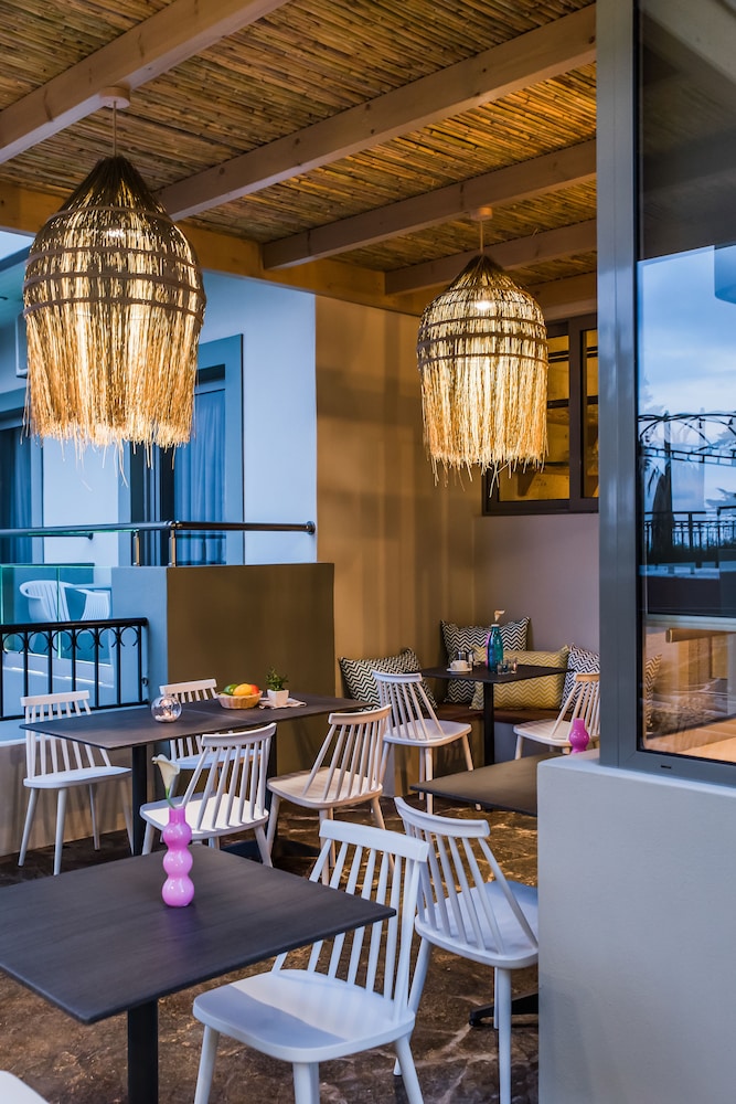 Sunshine Boutique Hotel — Restaurant & bars in Malia