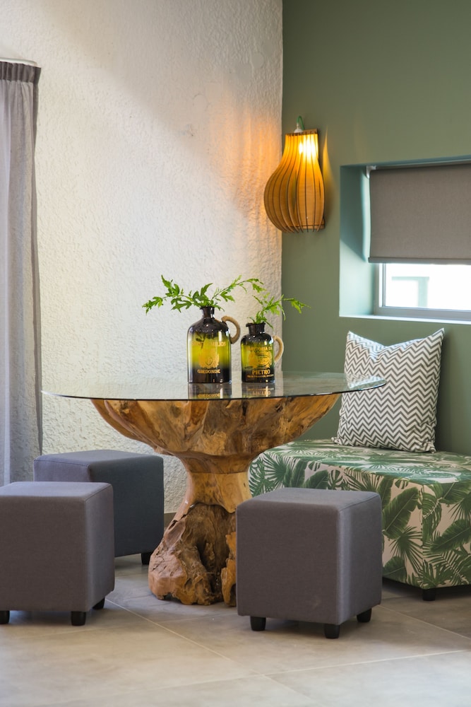 Sunshine Boutique Hotel — Restaurant & bars in Malia