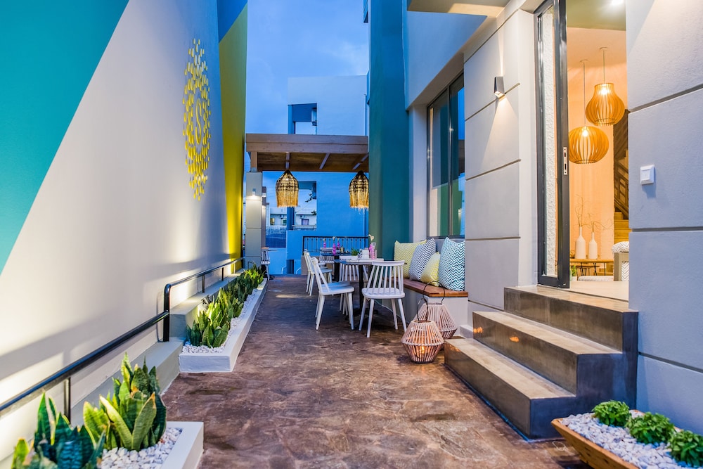 Sunshine Boutique Hotel — Restaurant & bars in Malia