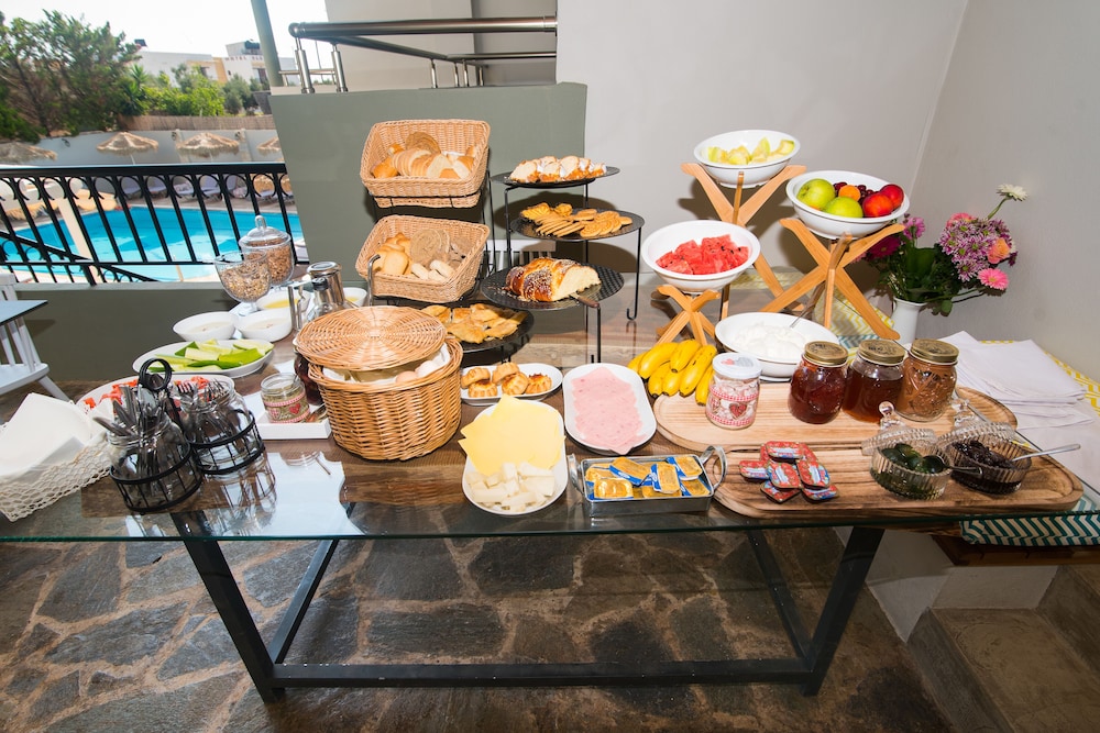 Sunshine Boutique Hotel — Restaurant & bars in Malia