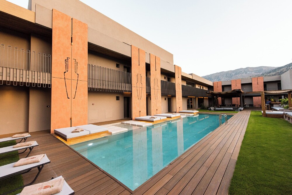 Pilot Amphora Boutique Hotel - Adults Only — Swimming pool in Georgioupolis