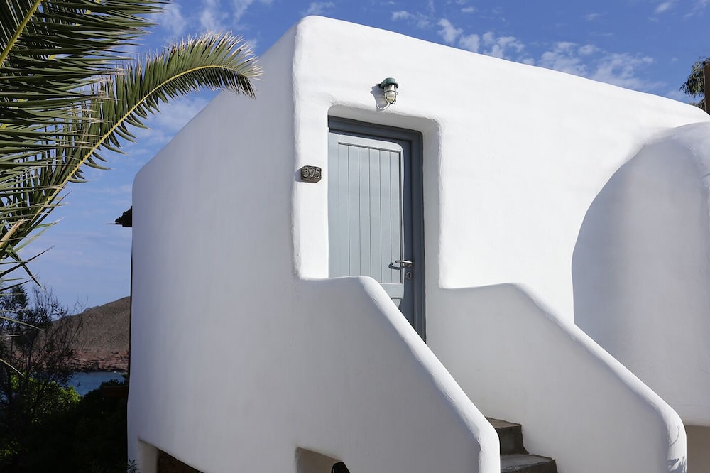 Albatros Club Mykonos — Hotel building in Panormos (Mykonos), South Aegean