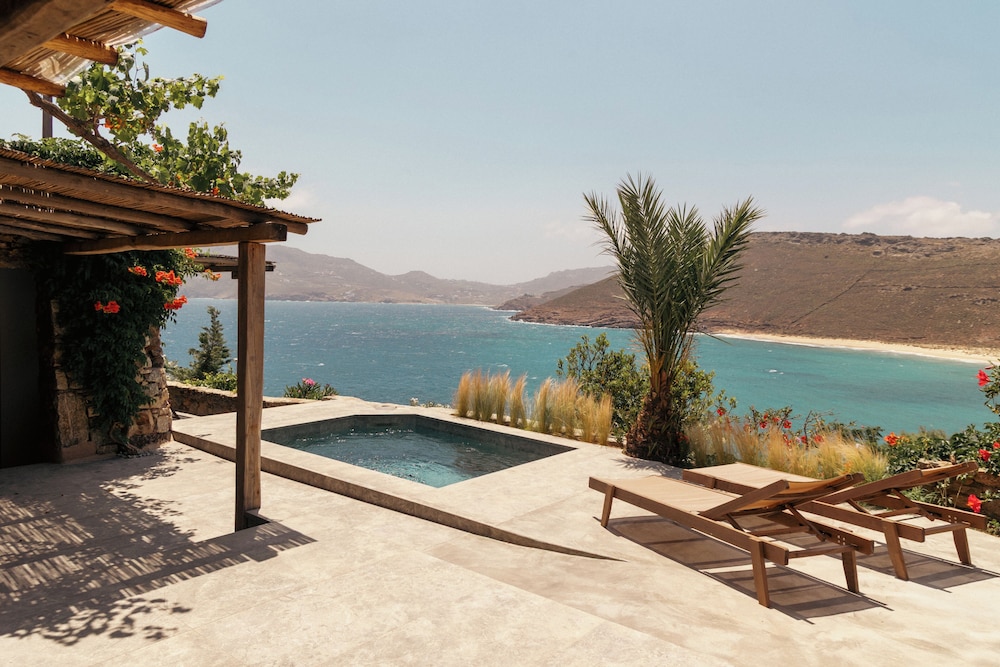 Albatros Club Mykonos — Swimming pool in Panormos (Mykonos), South Aegean