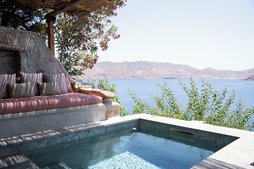 Albatros Club Mykonos — Swimming pool in Panormos (Mykonos), South Aegean