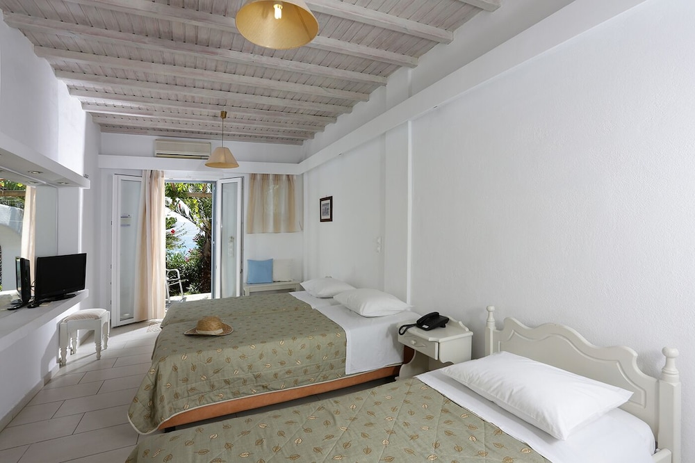 Albatros Club Mykonos — Hotel rooms in Panormos (Mykonos), South Aegean