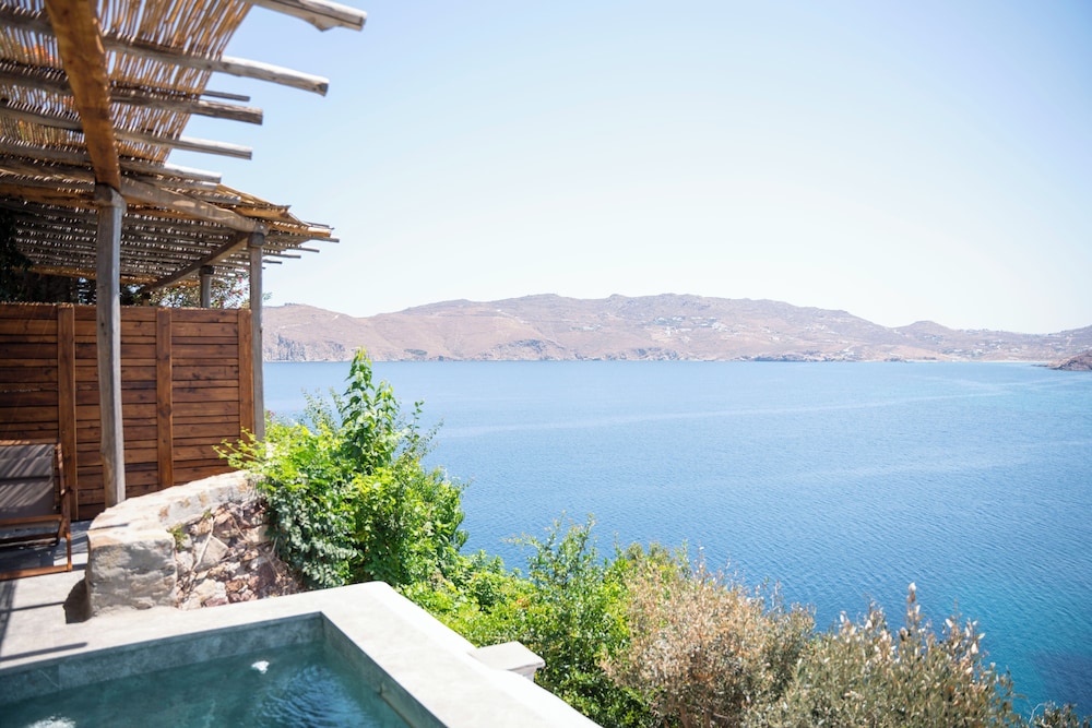 Albatros Club Mykonos — Swimming pool in Panormos (Mykonos), South Aegean