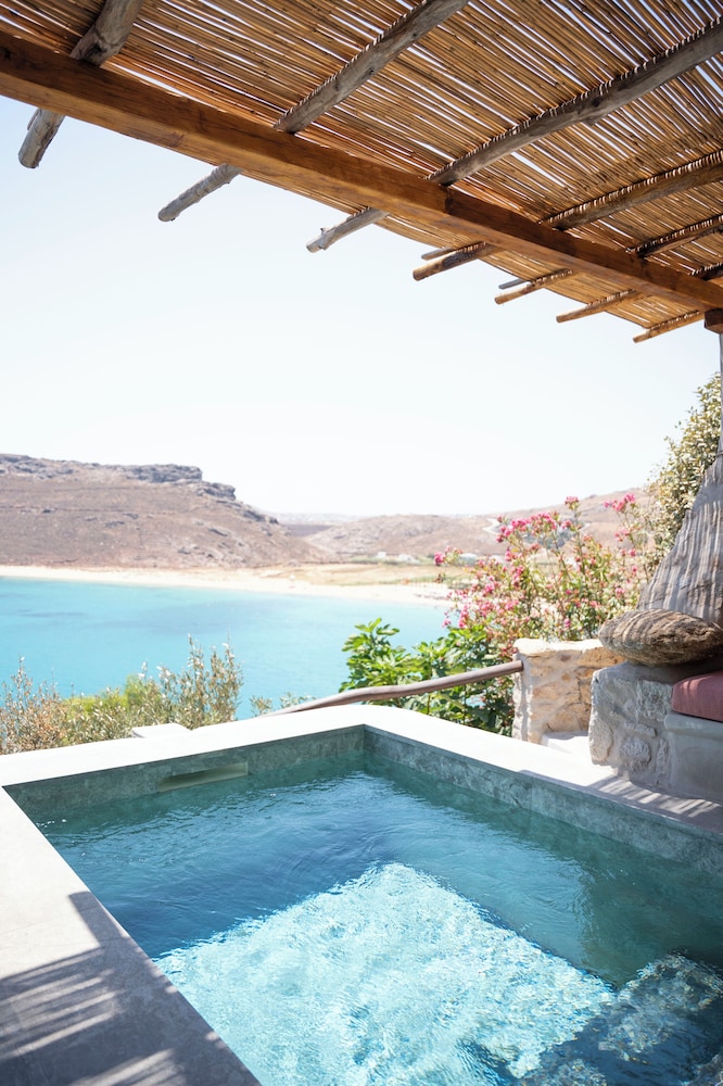 Albatros Club Mykonos — Swimming pool in Panormos (Mykonos), South Aegean