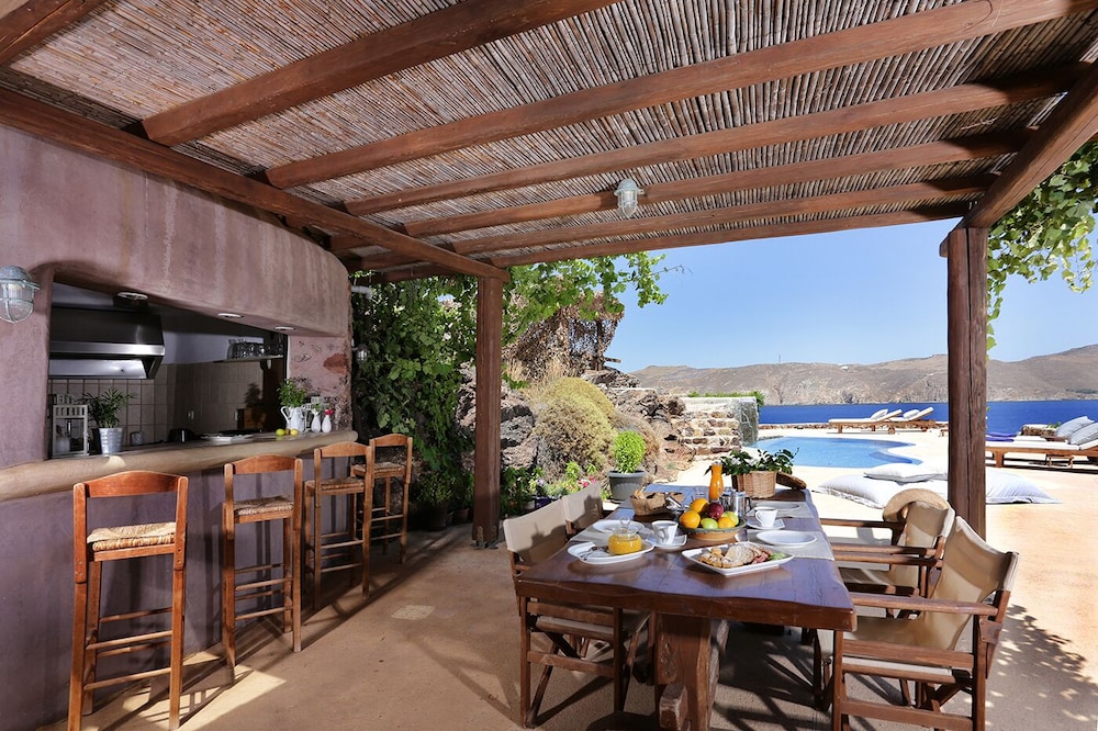 Albatros Club Mykonos — Restaurant & bars in Panormos (Mykonos), South Aegean