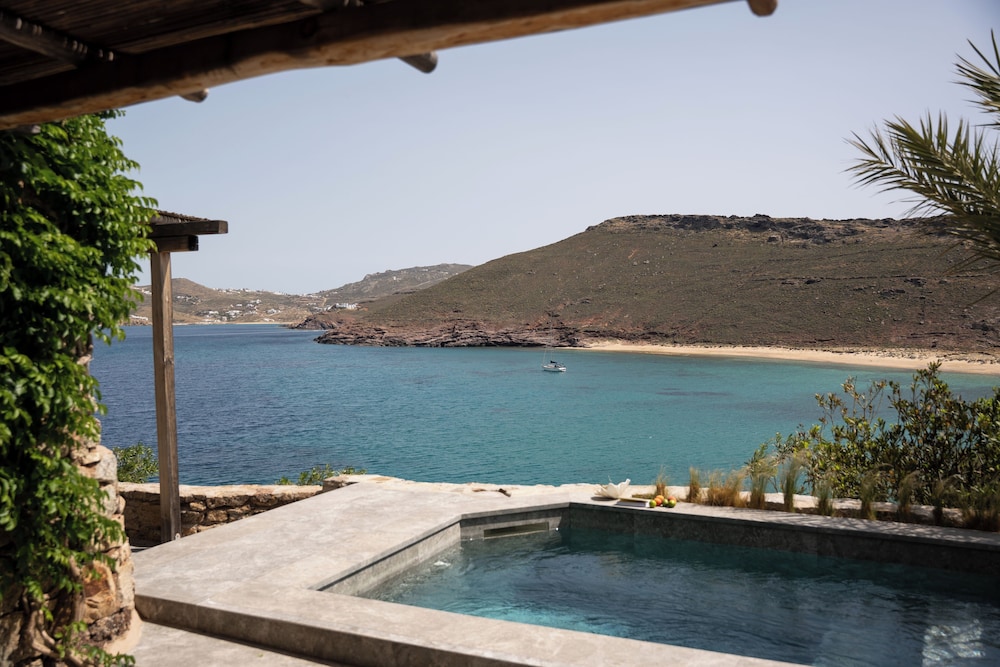 Albatros Club Mykonos — Swimming pool in Panormos (Mykonos), South Aegean