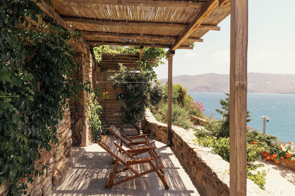 Albatros Club Mykonos — Hotel building in Panormos (Mykonos), South Aegean