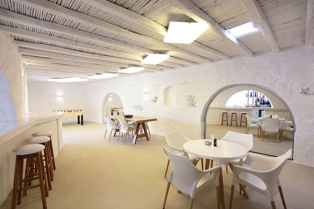 Albatros Club Mykonos — Restaurant & bars in Panormos (Mykonos), South Aegean