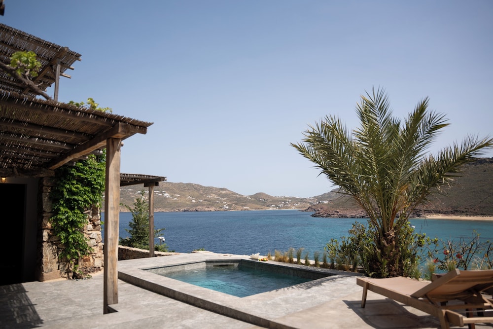 Albatros Club Mykonos — Swimming pool in Panormos (Mykonos), South Aegean