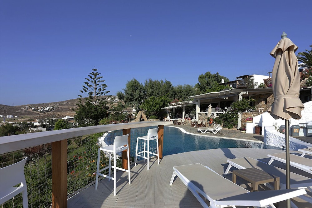 Albatros Club Mykonos — Swimming pool in Panormos (Mykonos), South Aegean