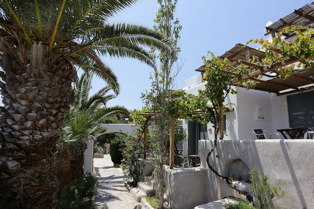Albatros Club Mykonos — Hotel building in Panormos (Mykonos), South Aegean
