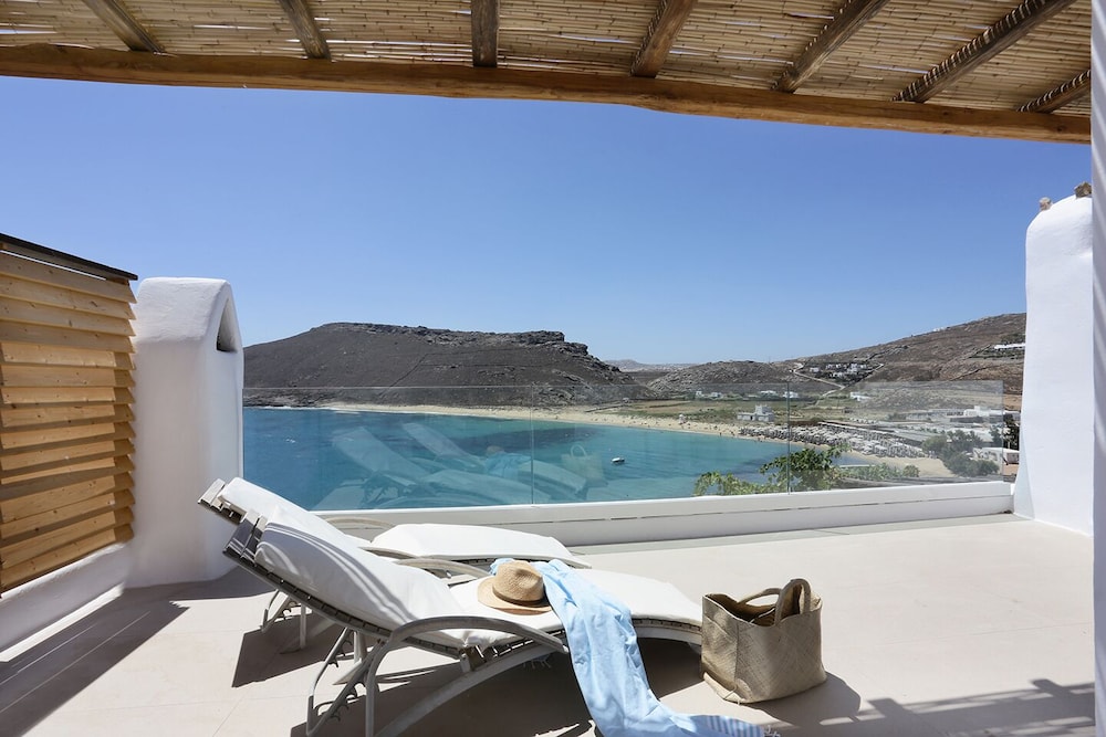 Albatros Club Mykonos — Beach in Panormos (Mykonos), South Aegean