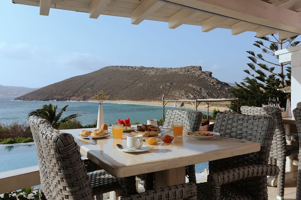 Albatros Club Mykonos — Restaurant & bars in Panormos (Mykonos), South Aegean