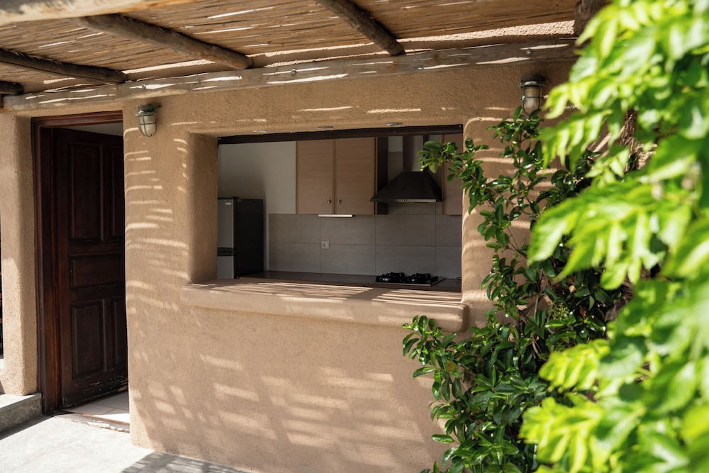 Albatros Club Mykonos — Hotel building in Panormos (Mykonos), South Aegean