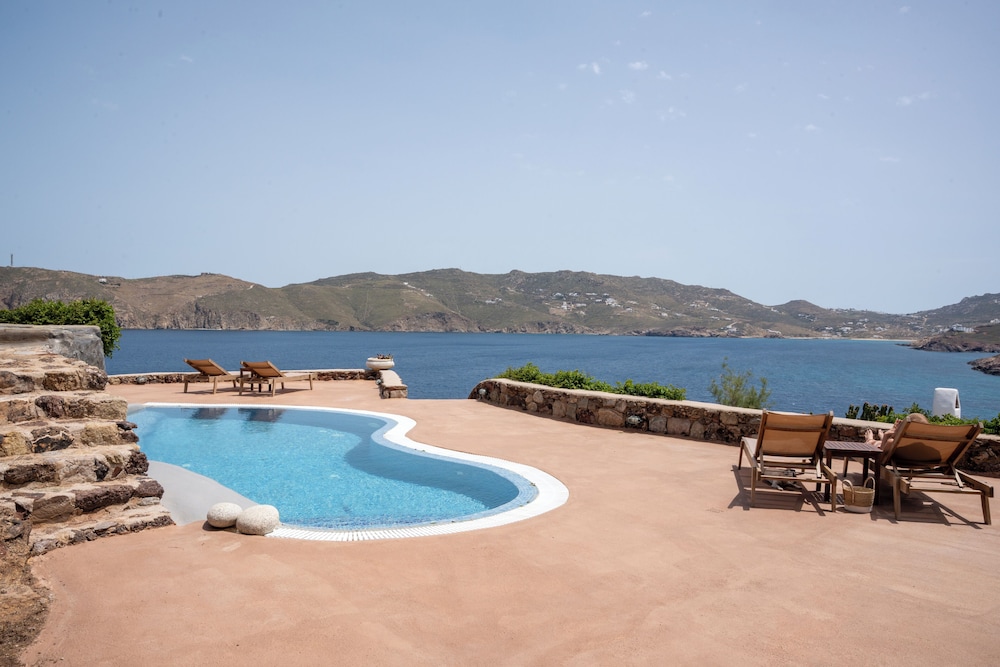 Albatros Club Mykonos — Swimming pool in Panormos (Mykonos), South Aegean