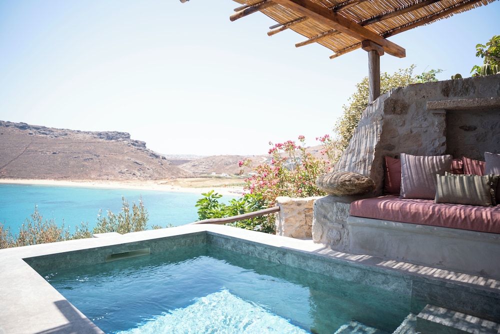 Albatros Club Mykonos — Swimming pool in Panormos (Mykonos), South Aegean